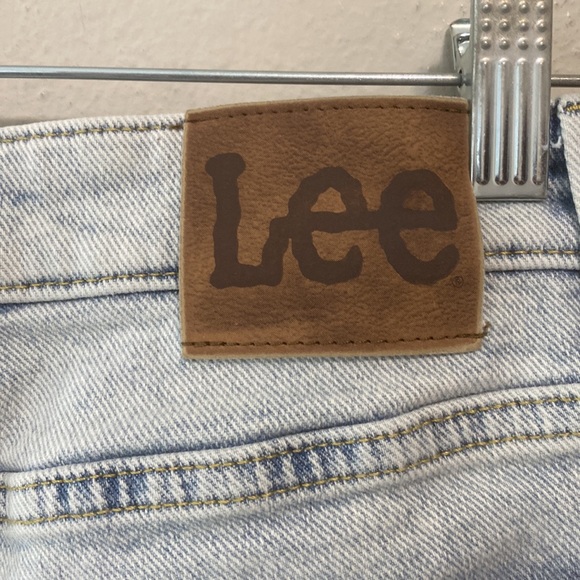 Lee Light Wash High Rise Cut Off Jean Shorts - Picture 4 of 12